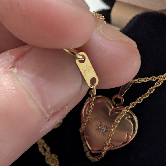 Vintage Princess Mara 14k gold locket and chain with diamond - Picture 6 of 10